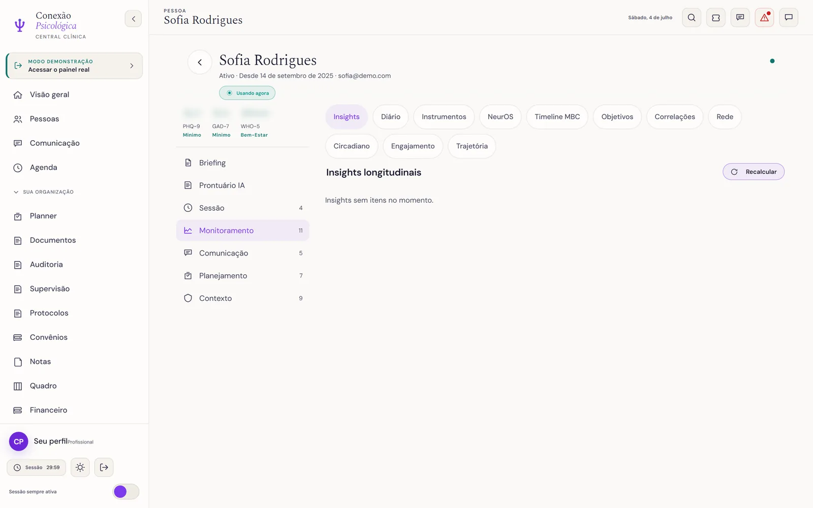 Sub-aba Insights: radar de perfil por domínio (z-score), bandas de RCI coloridas por instrumento com o valor e o rótulo de mudança confiável, e cartões de hipóteses com nível de confiança.