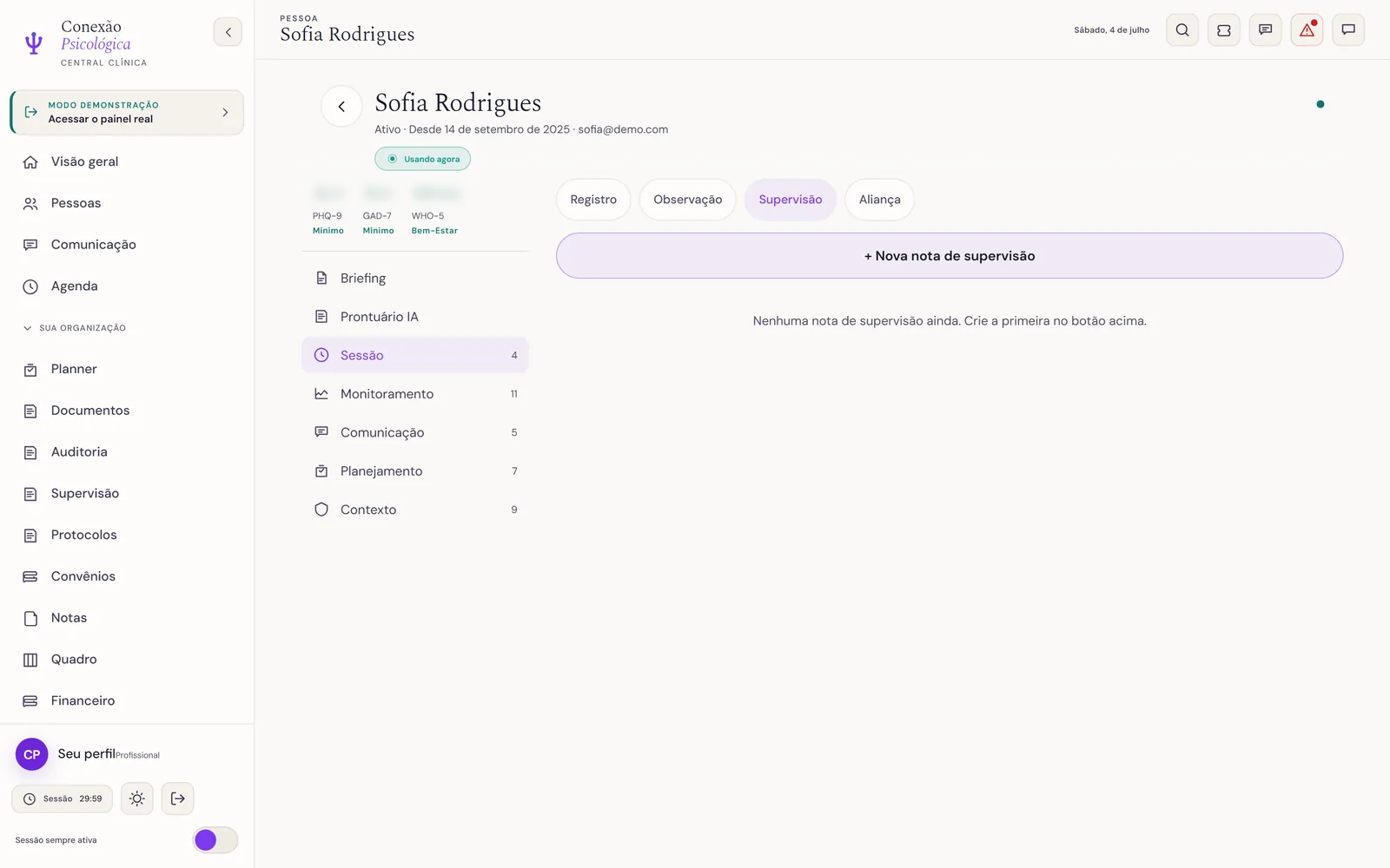 A sub-aba Supervisão da área Sessão. No topo, o botão '+ Nova nota de supervisão'; abaixo, a lista de notas de discussão de caso daquela pessoa, em ordem decrescente por data, cada uma com o texto registrado. Quando não há nenhuma, a tela convida a criar a primeira.